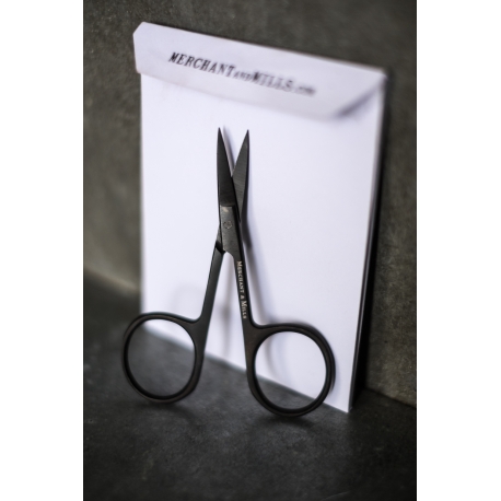 Wide bow scissors